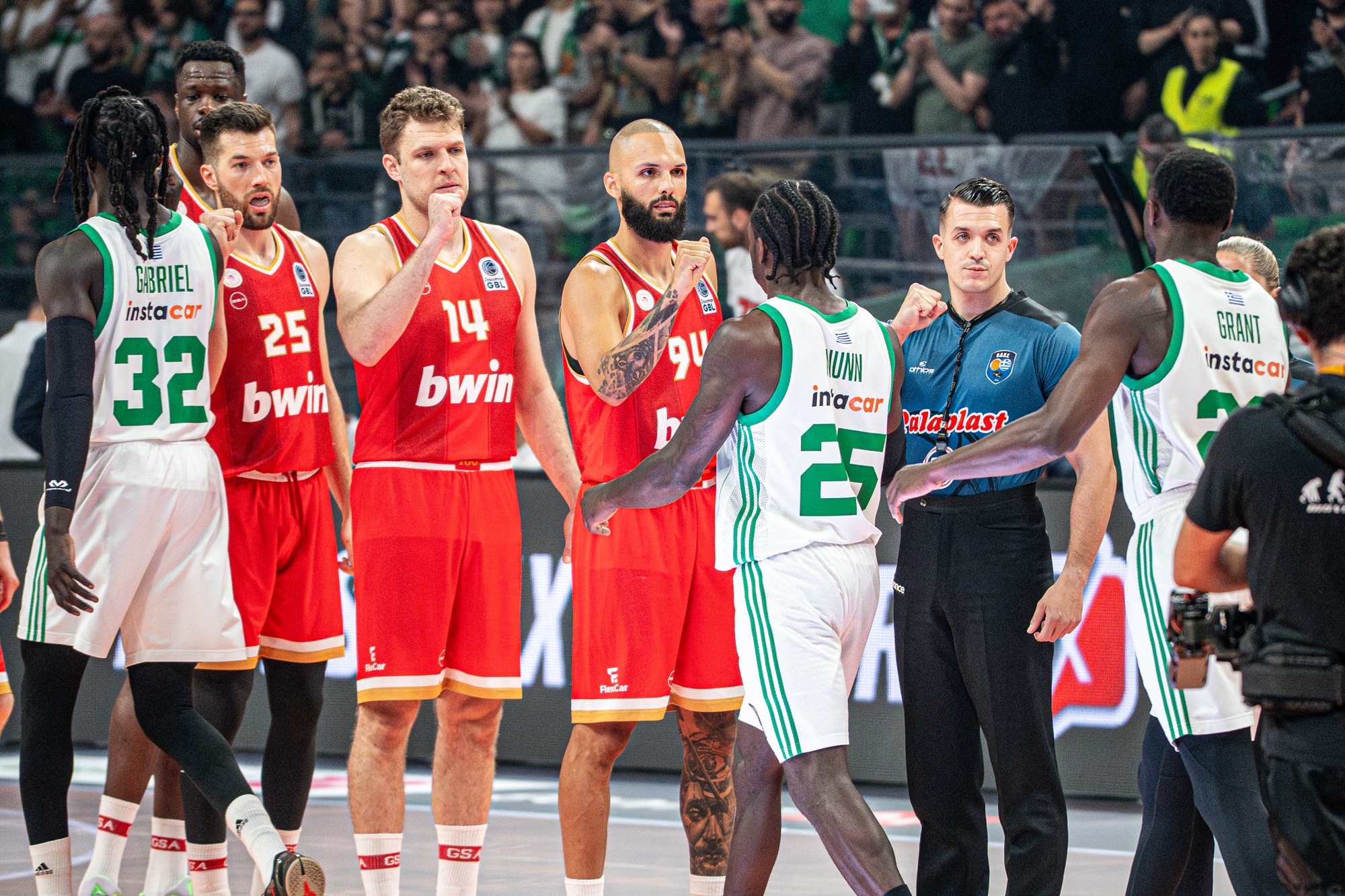 Les joueurs du Panathinaikos et de l'Olympiakos, Evan Fournier en tête, sont dans l'attente concernant la suite de la finale