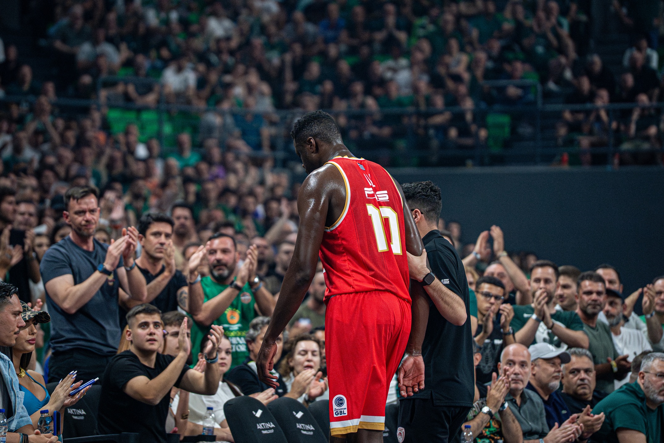 Moustapha Fall est sorti sur blessure lors du match 3 de la finale des playoffs