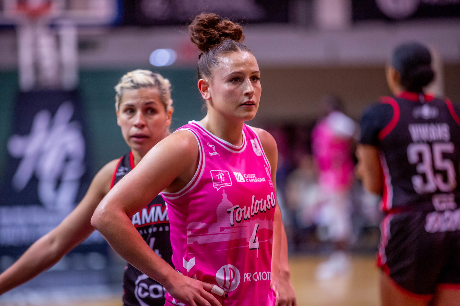 Tiana Mangakahia contre Charleville-Mézières et Amel Bouderra, au printemps 2023