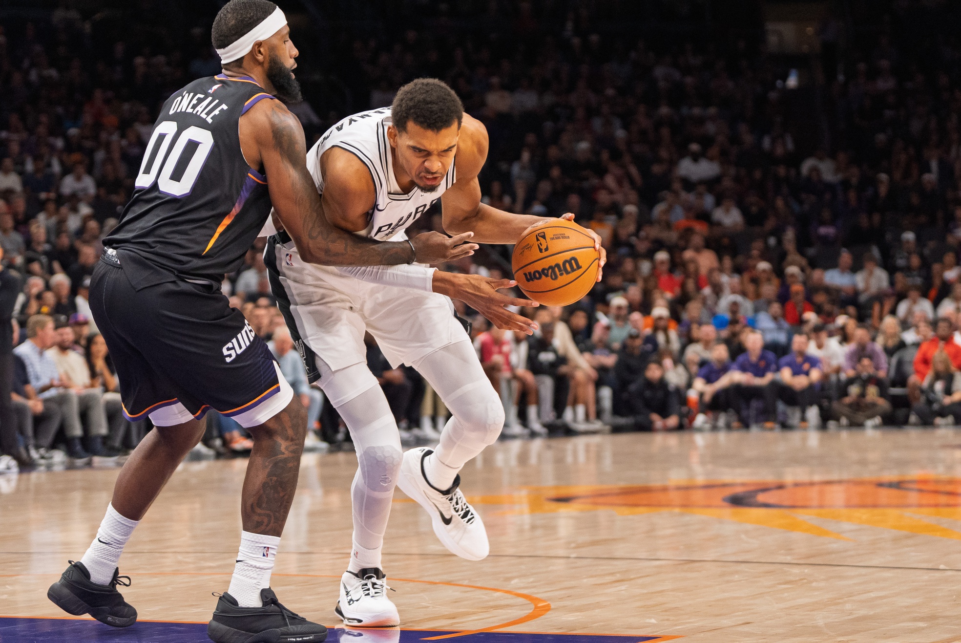 Victor Wembanyama a été bien défendu par Royce O'Neale