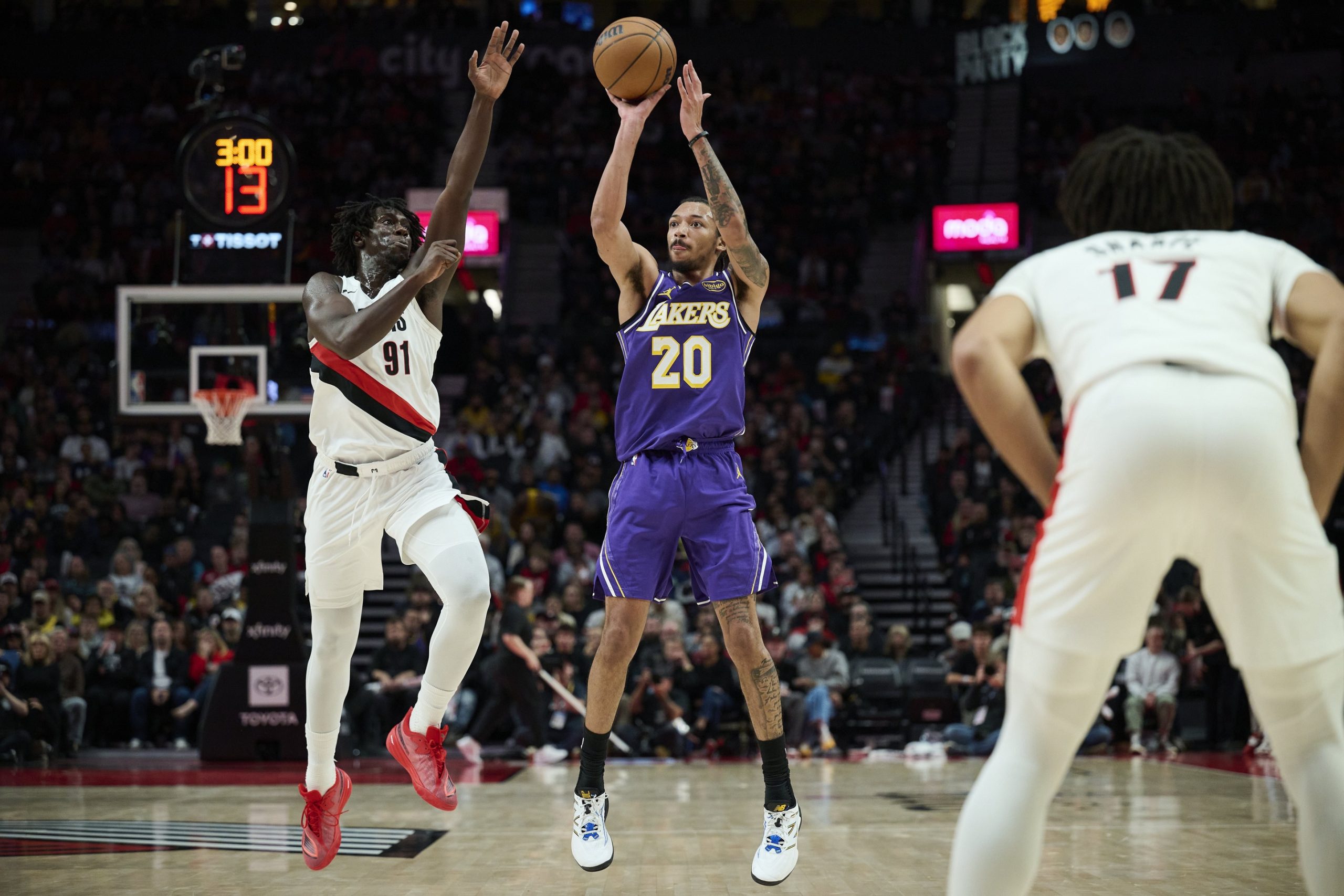 Sidy Cissoko en défense sur Nick Smith Jr. ce lundi 3 novembre