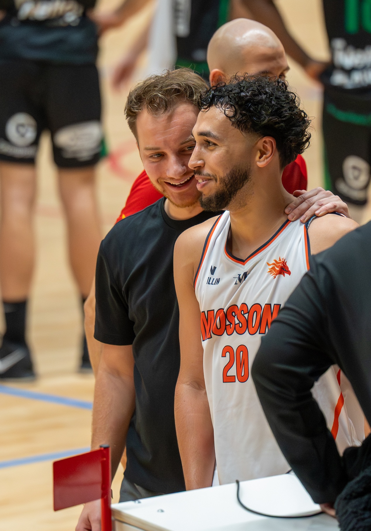 Naïm Houstani avec son coach du Montpellier Basket Mosson, Vincent Pinho