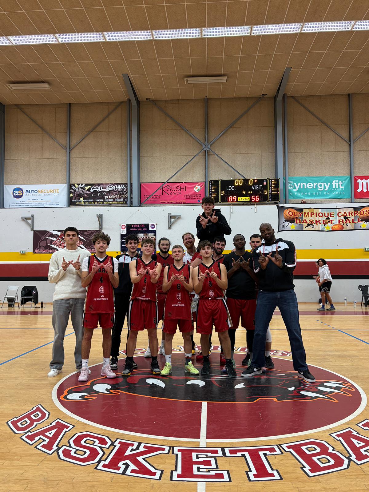 Ali Traoré avec son équipe de RM2 de Carros