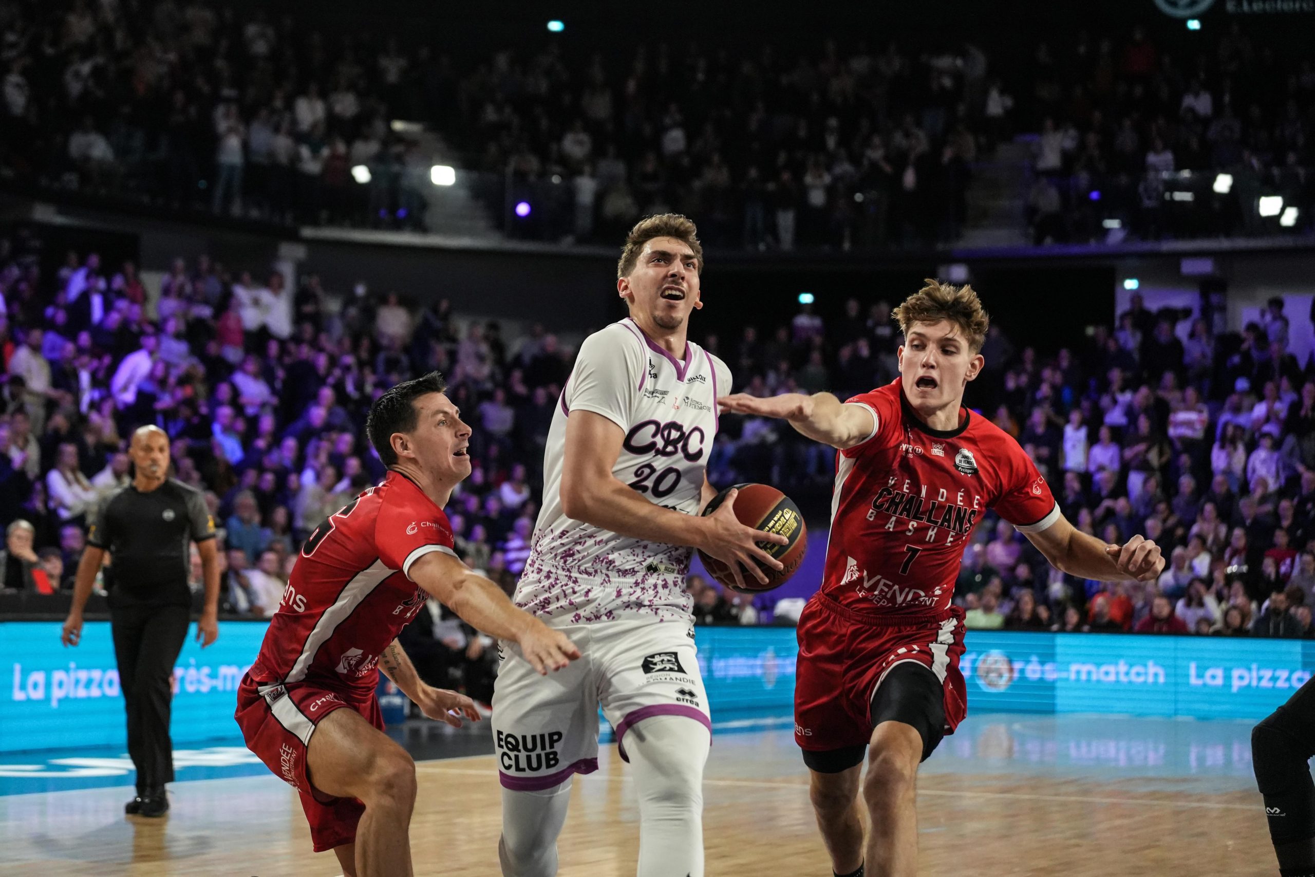 Cette saison, Sofiane Briki tourne à 9,5 points, 2,3 rebonds et 2,3 passes en Elite 2. Crédit photo : Caen Basket Calvados