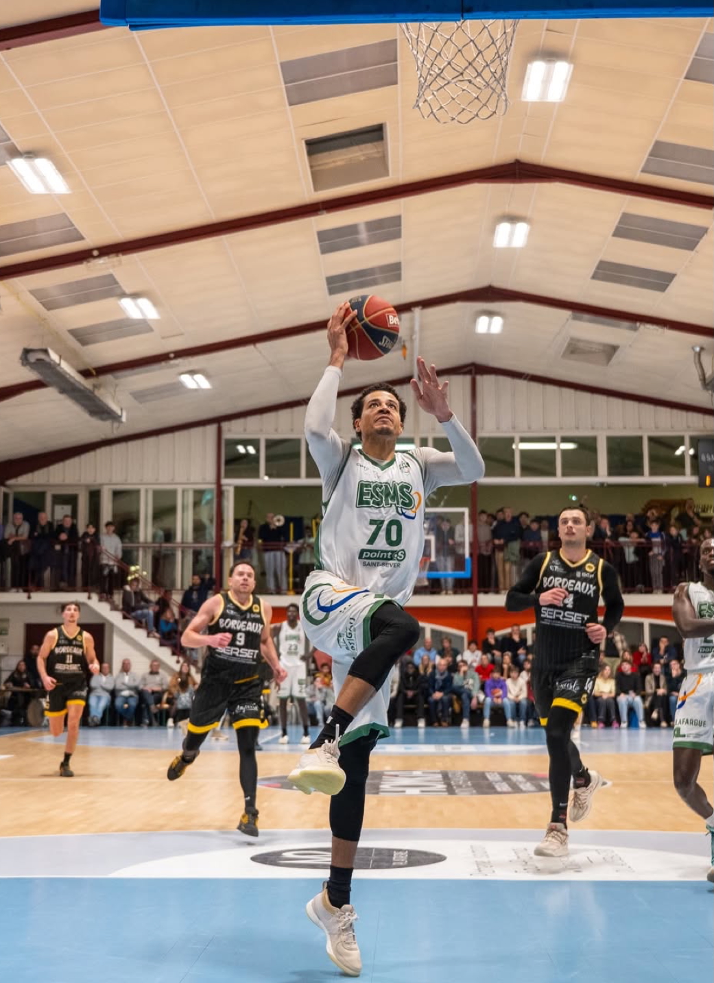 Avec 9 victoires pour 5 défaites cette saison, l'ESMS pointe à la 5e place de la poule B de NM2. Crédit : ESMS Basket.