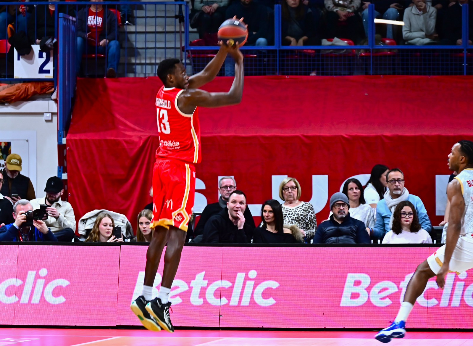 Stéphane Gombauld prend 1,3 tir à 3-points par match cette saison