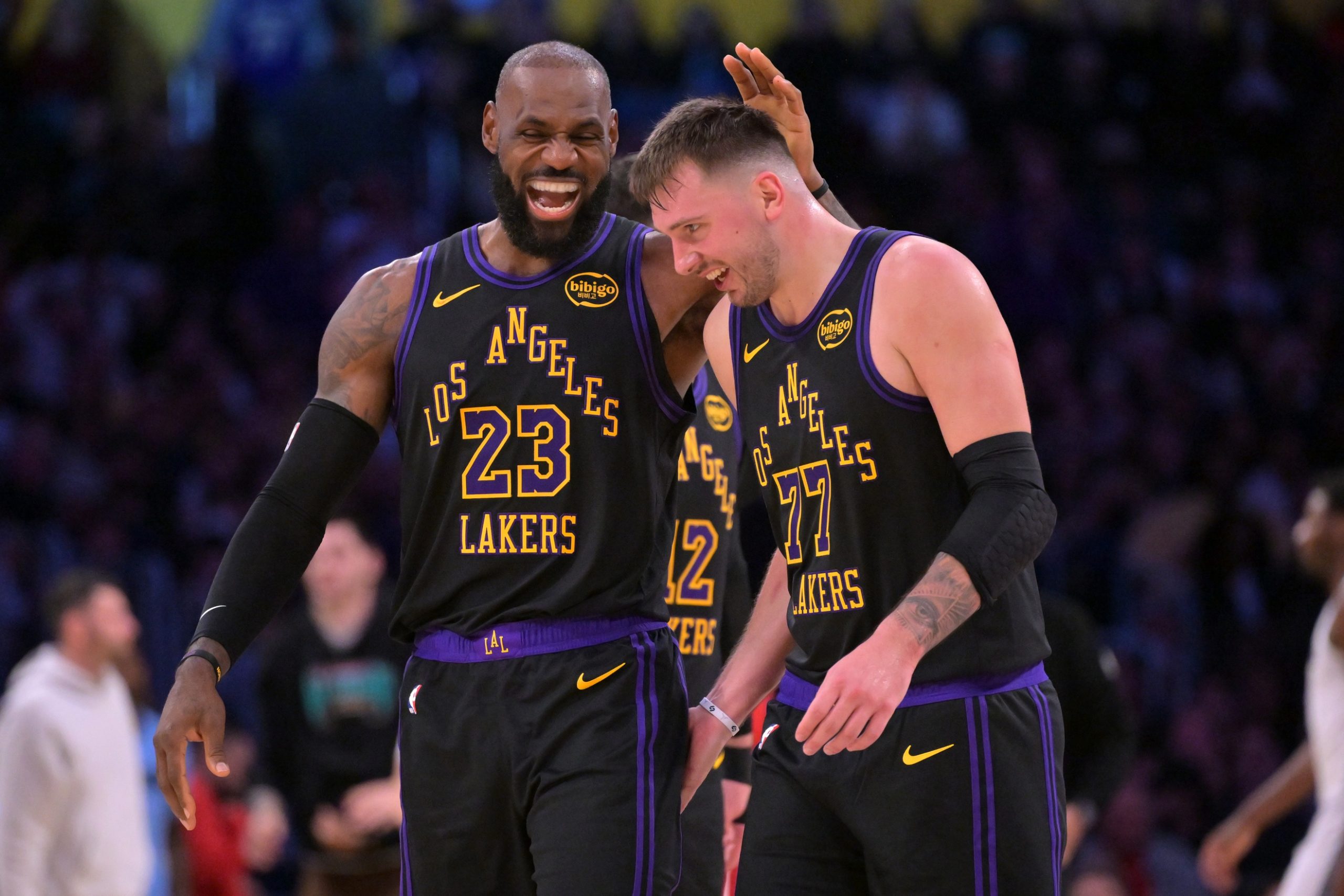 LeBron James et Luka Doncic ont cumulé 65 points contre Memphis