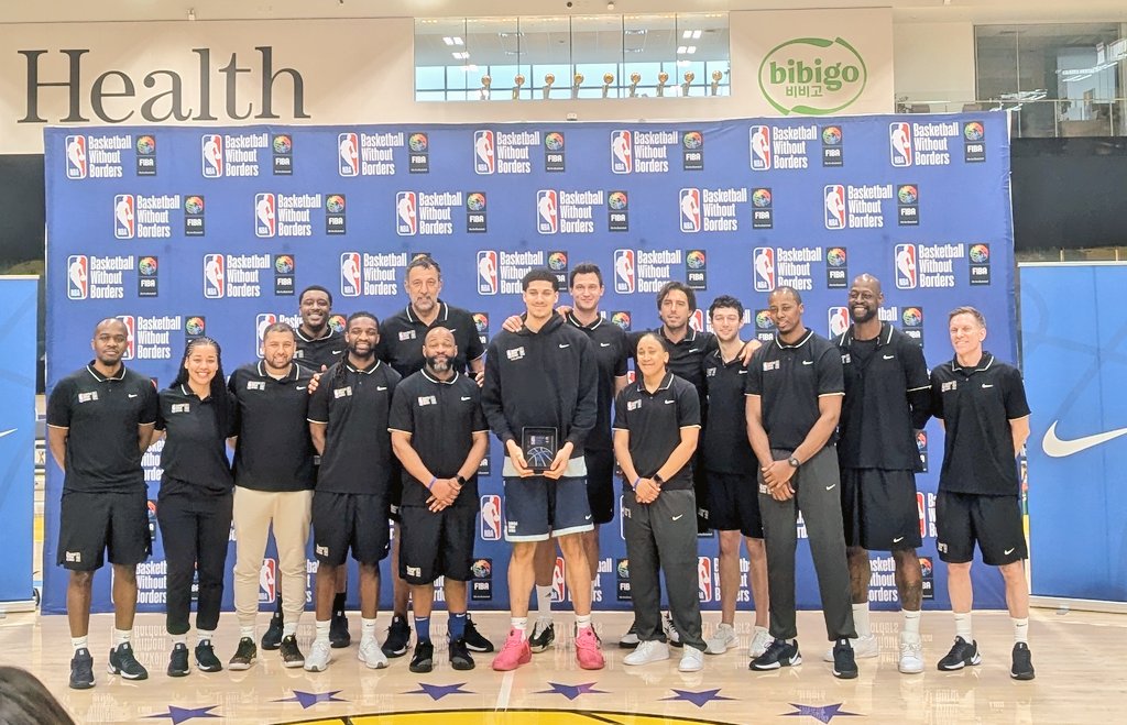 Cameron Houindo a fini MVP du Basketball Without Borders Global Camp