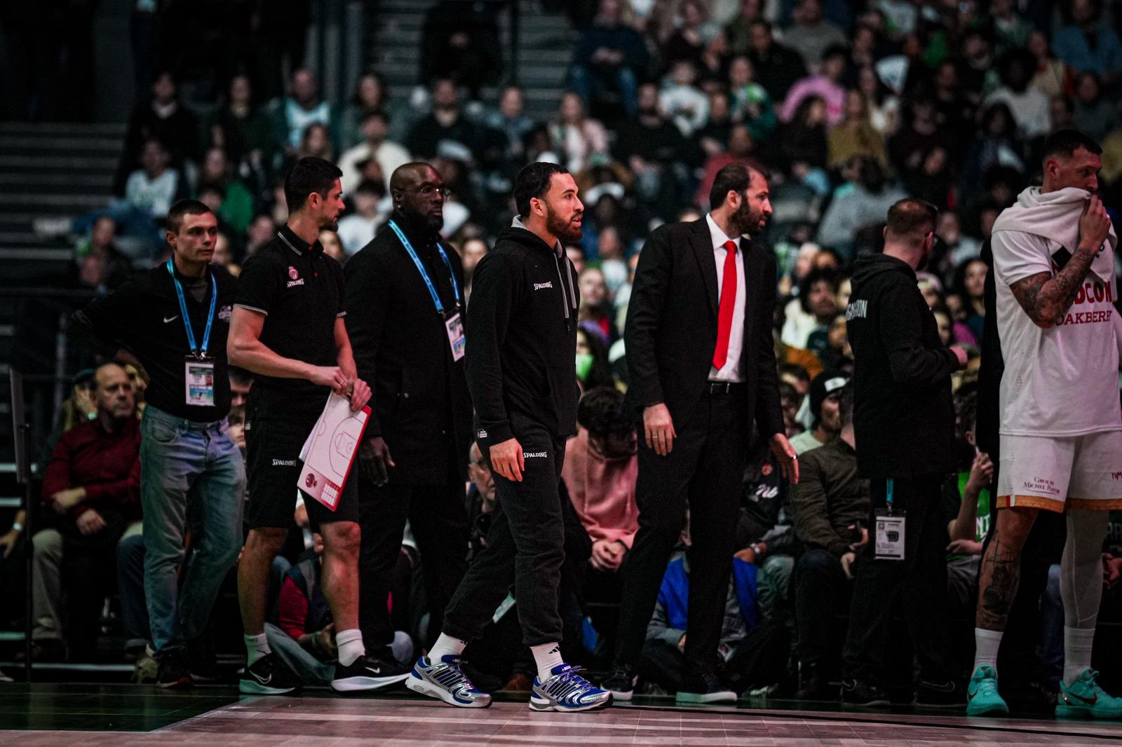 Mike James à la défense Arena