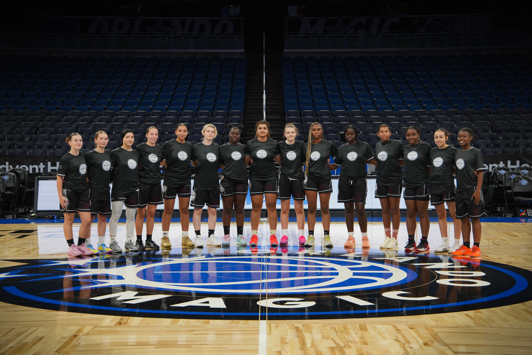Les pensionnaires féminines du BAZ'N Camp sur le parquet du Magic d'Orlando