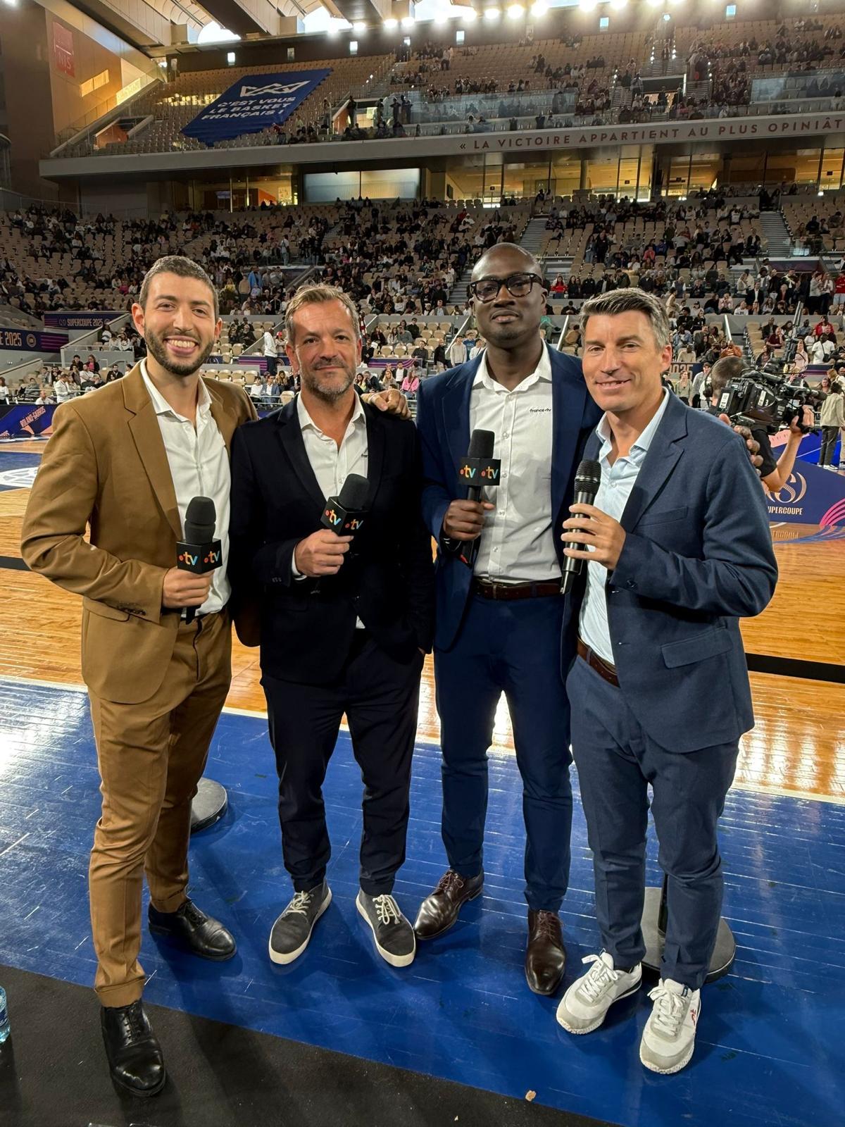 Simon Darnauzan au centre à côté de Pape-Philippe Amagou à la SuperCoupe LNB 2025