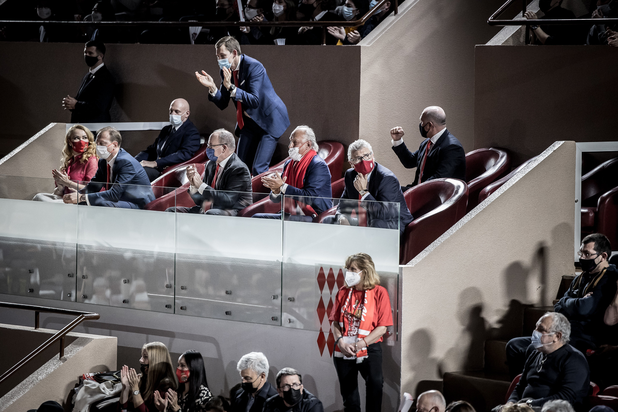 Sergey Dyadechko, Yefimov et Fedo entourent le prince Albert, lors de Monaco - Real Madrid en janvier 2022. Le patron de Fedcom venait juste de racheter les parts de Dyadechko