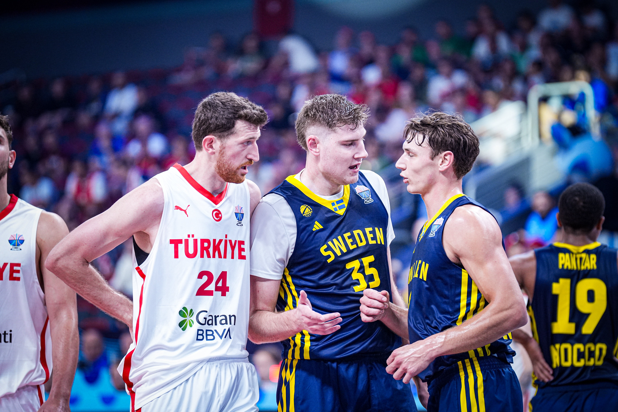 Simon Birgander et Pelle Larson avaient accroché la Turquie en 1/8e de finale de l'EuroBasket 2025, contre la Turquie