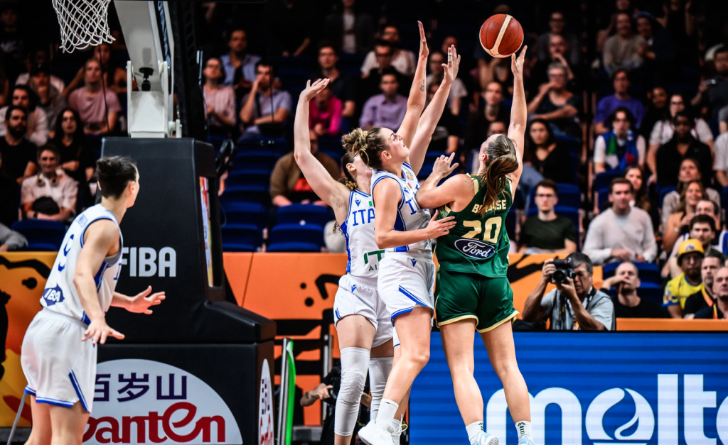 Austrailia survived the scare to advance to the quarter finals with a narrow victory against Italy
